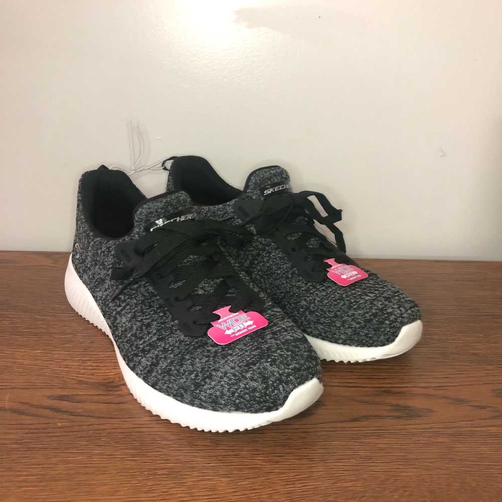 Brand new size 8 wide fit sketchers sneakers with memory foam